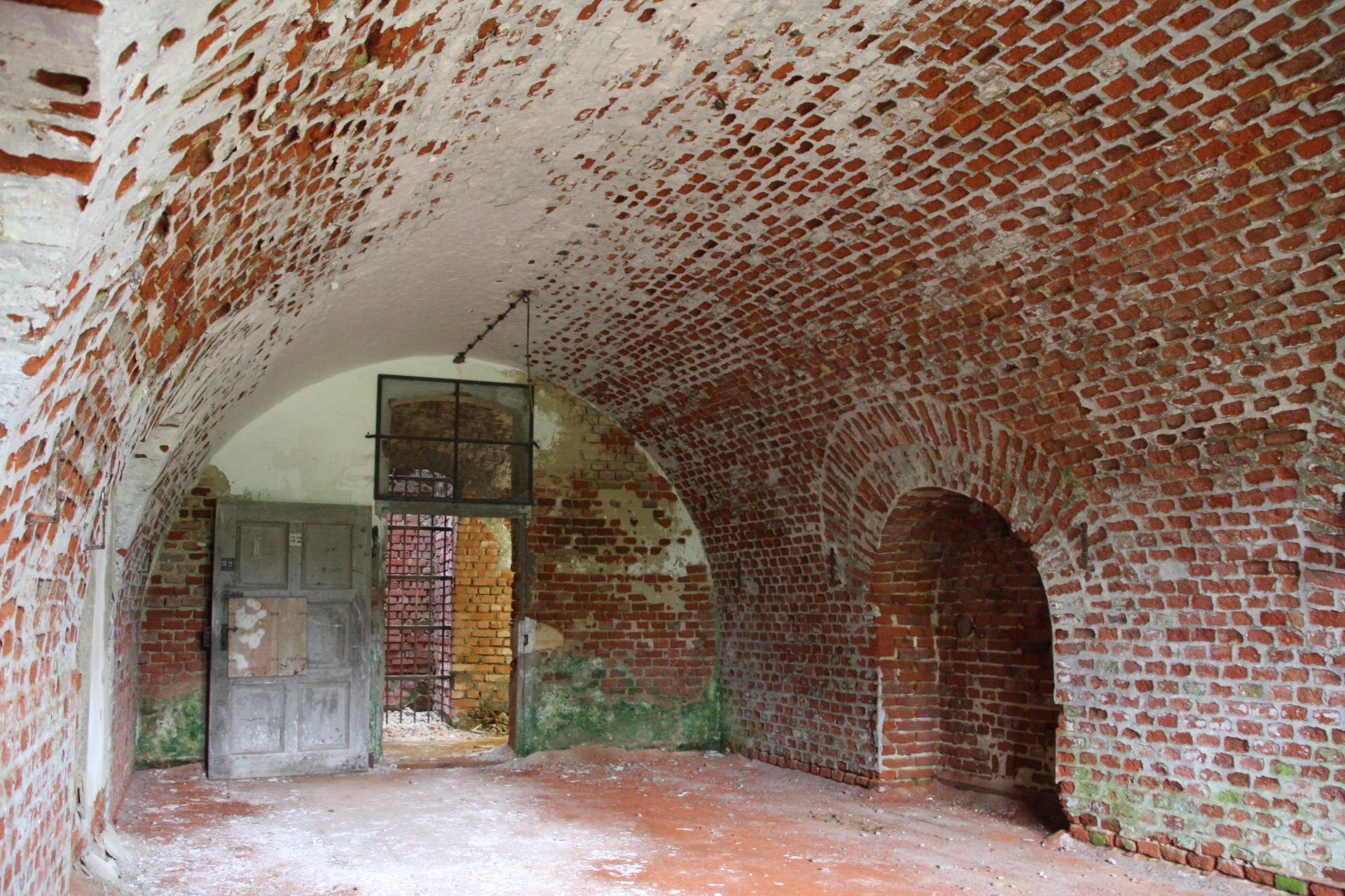 Eine Kasematte des Forts, später Zelle des Kriegsgefangenenlagers