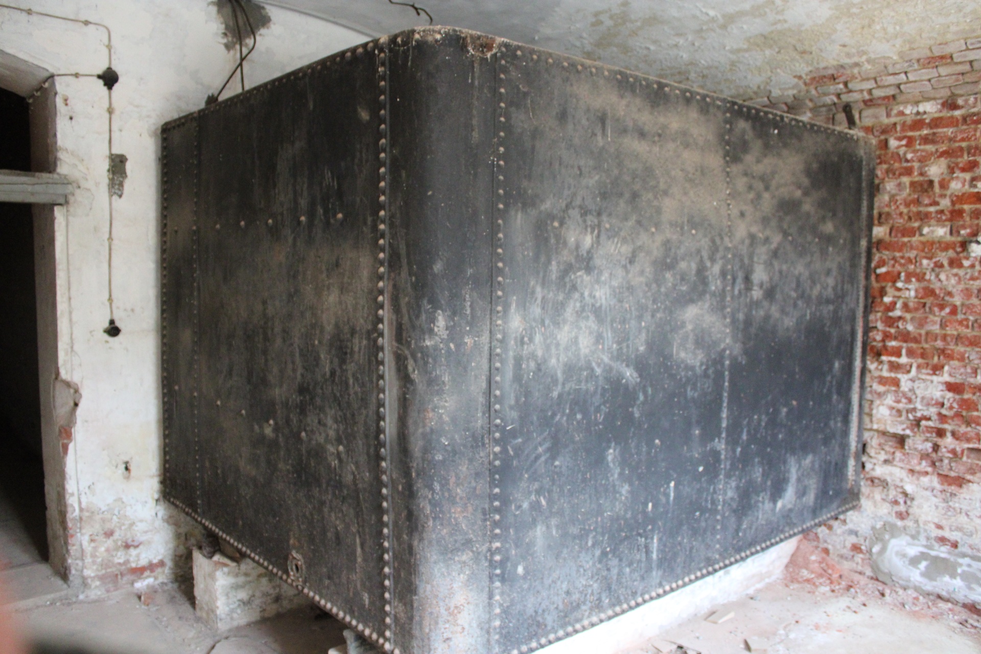 Der Wassertank in einer Kasematte der Kehlkaserne