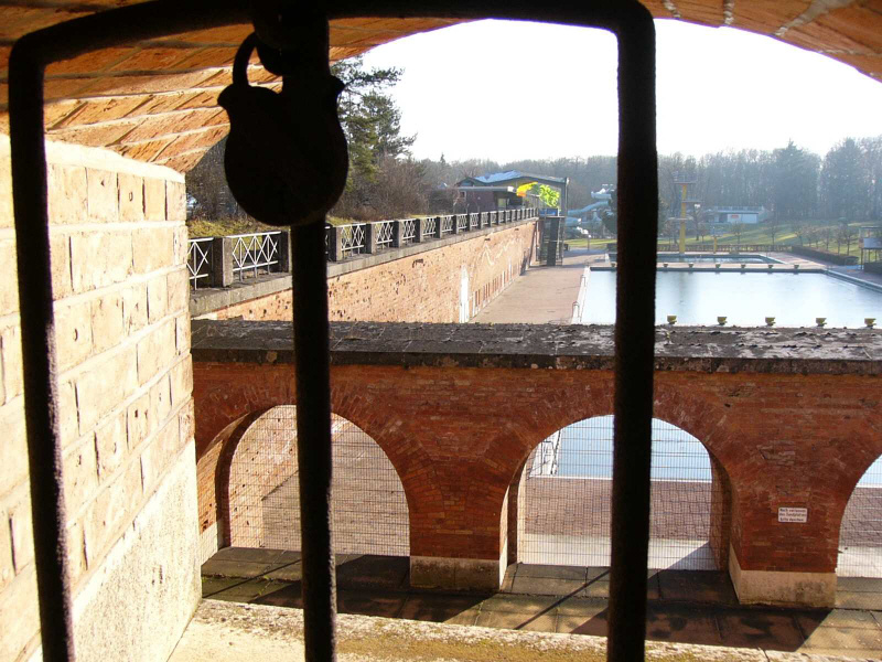 Blick auf Hauptwall und Freibad