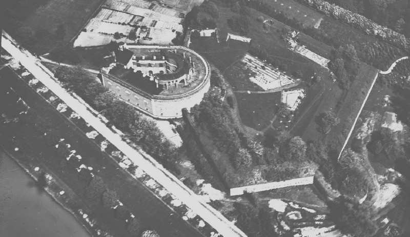 Fronte Gumppenberg - mit Rotem Turm - abgebrochen