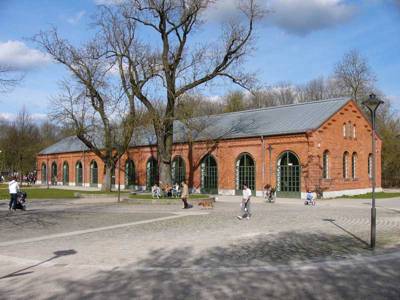 Exerzierhalle im Klenzepark - Brückenkopf