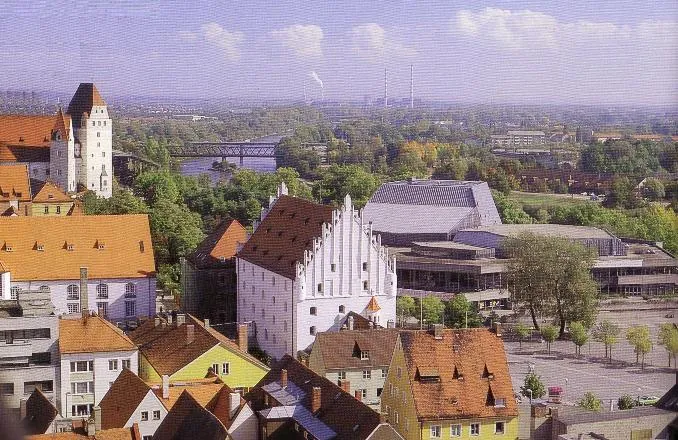 Blick auf Herzogkasten und Neues Schloß
